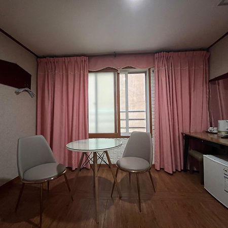 Oreum Motel Jeju Eksteriør billede