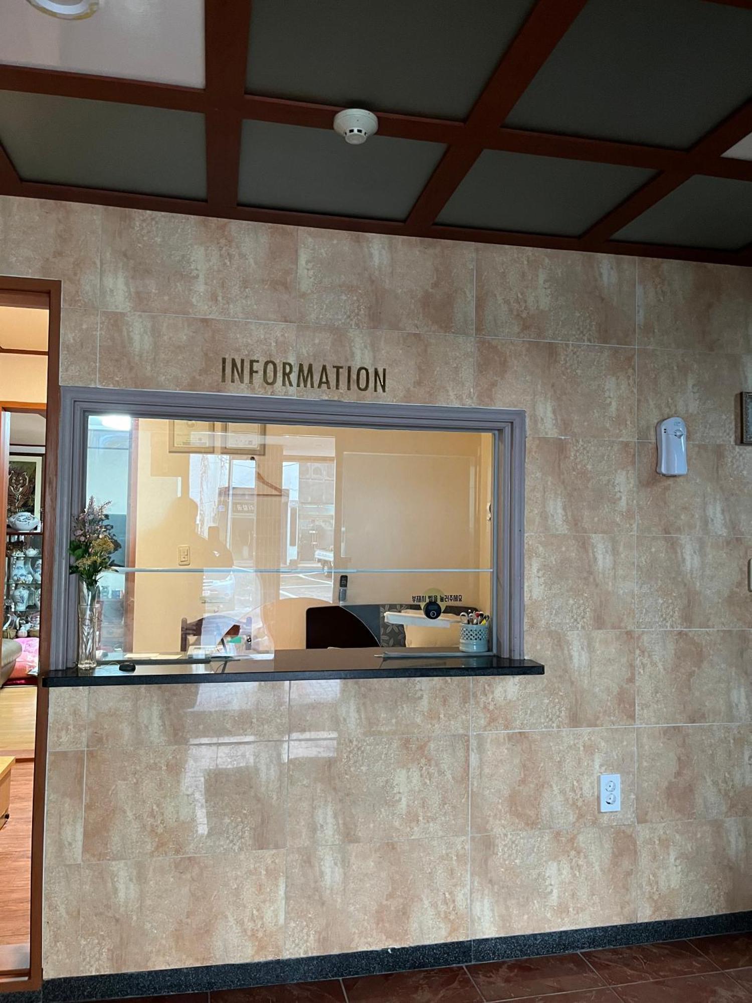 Oreum Motel Jeju Eksteriør billede
