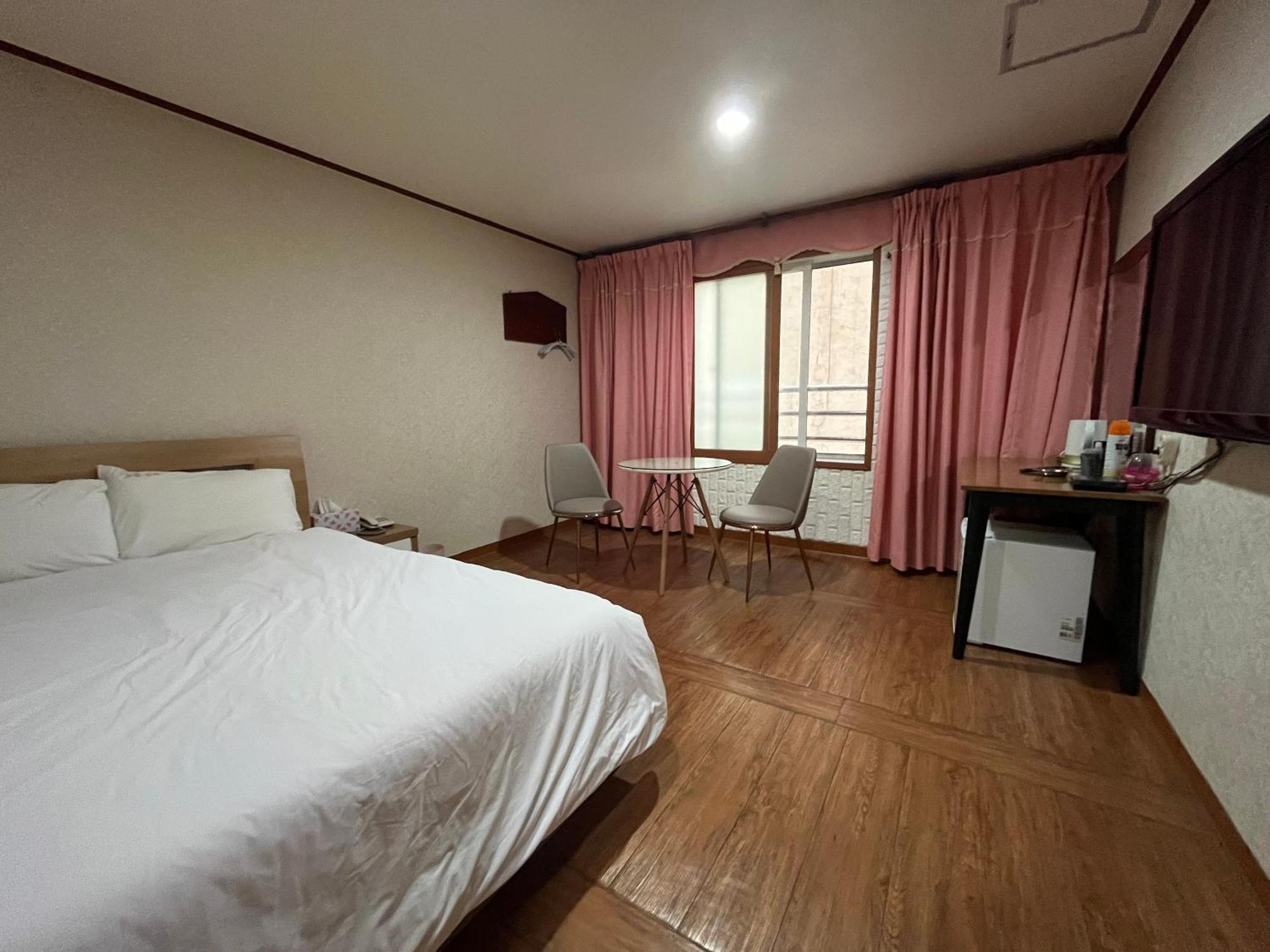 Oreum Motel Jeju Eksteriør billede