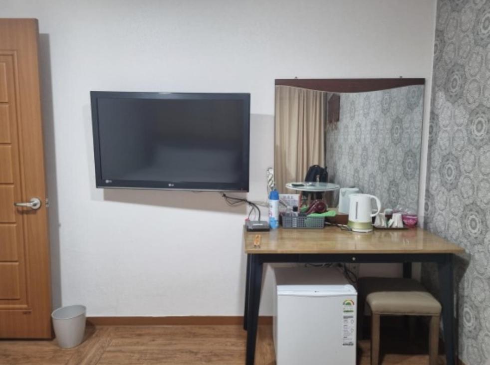 Oreum Motel Jeju Eksteriør billede